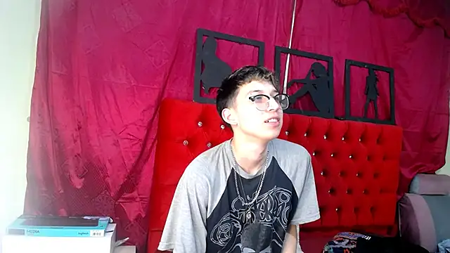 Snapshot of _Thomas_hot_ chatting on March 19, 10:00 am Thomas hot online show from March 19, 10:00 am