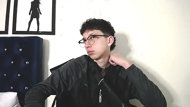 Snapshot of _Thomas_hot_ chatting on September 12, 12:00 am Thomas hot online show from September 12, 12:00 am