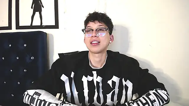  Thomas hot  online show from October 31, 4:24 am