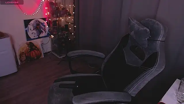 lissamuff online show from September 14, 5:12 pm