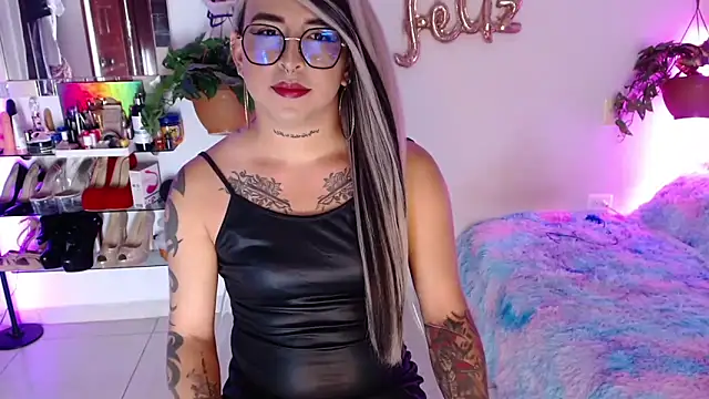 Snapshot of Laveneno_ortiz07 chatting on February 5, 12:04 am Laveneno ortiz07 online show from February 5, 12:04 am