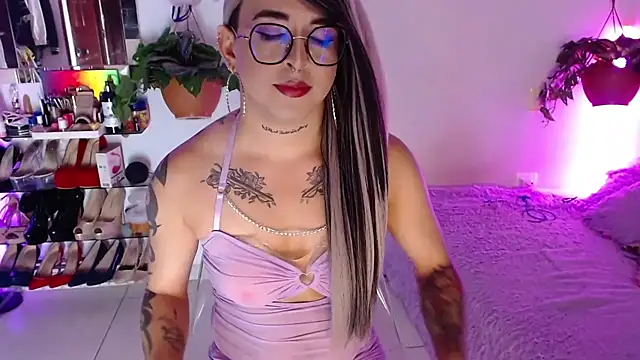 Snapshot of Laveneno_ortiz07 chatting on February 28, 12:00 am Laveneno ortiz07 online show from February 28, 12:00 am