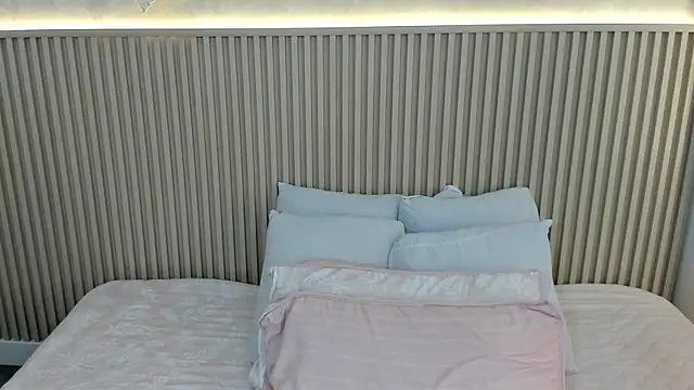 charlottebrowns  online show from February 24, 12:14 pm