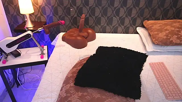 SharomRoss online show from October 6, 4:15 pm