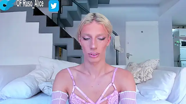 AliceSnowCatt online show from December 17, 5:26 pm