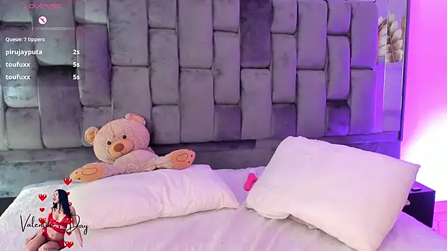 Chloe evans   online show from February 12, 5:37 pm