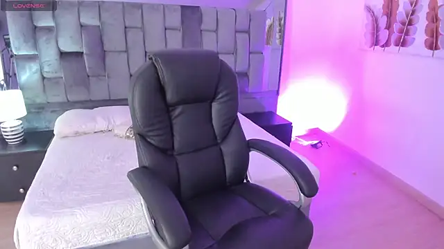 Chloe evans   online show from February 13, 7:10 pm