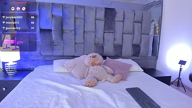 Chloe evans   online show from February 19, 10:20 pm