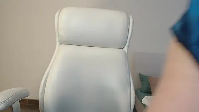 missdaniels online show from March 11, 4:18 pm