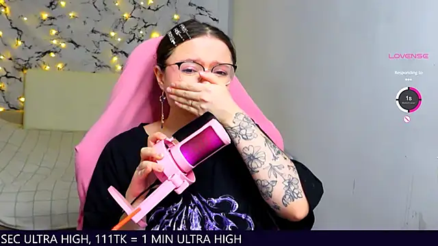 me  hanna online show from March 4, 11:32 pm