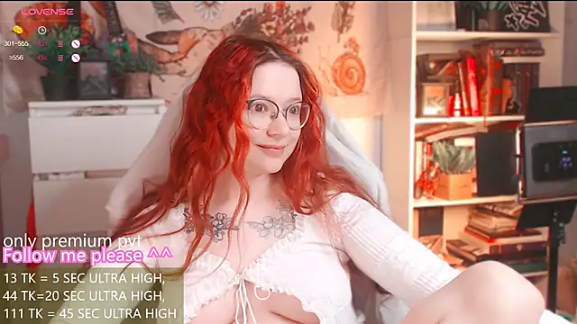 Snapshot of me__hanna chatting on February 12, 4:07 am me hanna online show from February 12, 4:07 am