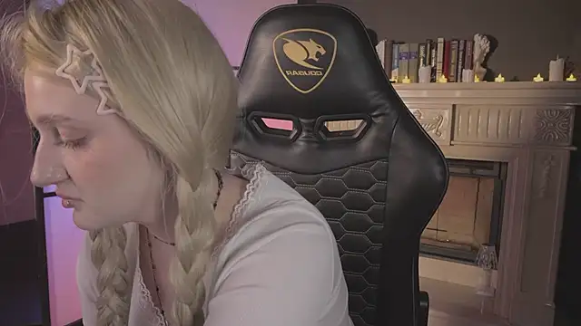 ELLIEJAY online show from April 19, 5:18 am