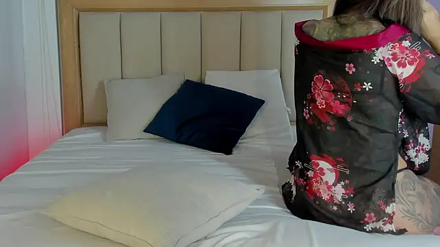 Snapshot of yandracelisofficial chatting on February 13, 10:28 pm yandracelisofficial online show from February 13, 10:28 pm