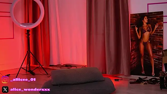 Snapshot of VanessaSimon chatting on February 3, 6:51 am VanessaSimon online show from February 3, 6:51 am