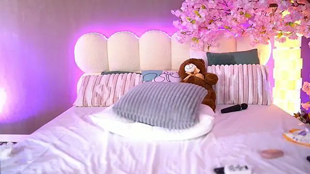 HaileyMadow online show from April 25, 1:41 pm