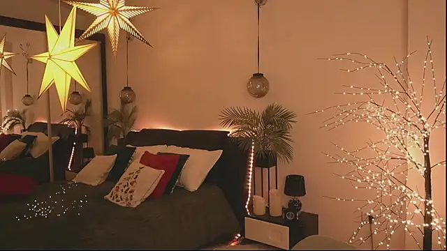 DaisyStacey online show from December 18, 8:04 pm