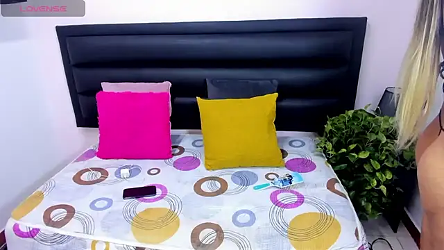 blonde girl01 online show from March 7, 10:54 pm