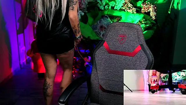 MonicaMaxwel online show from October 18, 11:00 am