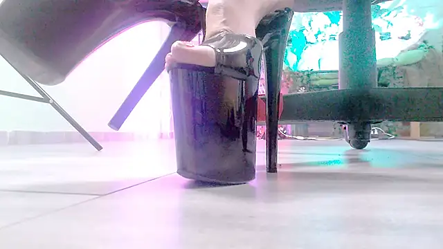 MonicaMaxwel online show from December 19, 10:55 am