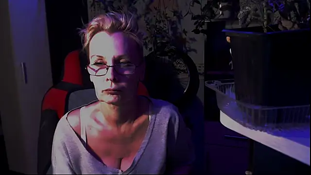 Snapshot of HelgaHimmell chatting on June 22, 10:18 pm HelgaHimmell online show from June 22, 10:18 pm