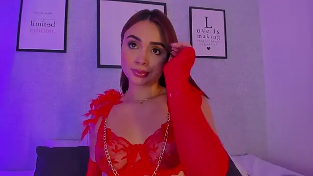 Snapshot of sophia_98 chatting on March 2, 3:34 am sophia 98 online show from March 2, 3:34 am