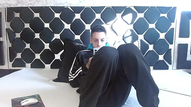 thiago19s online show from February 13, 12:32 pm