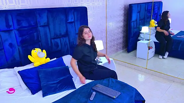 Snapshot of LexaDeRusso chatting on February 6, 7:39 pm LexaDeRusso online show from February 6, 7:39 pm