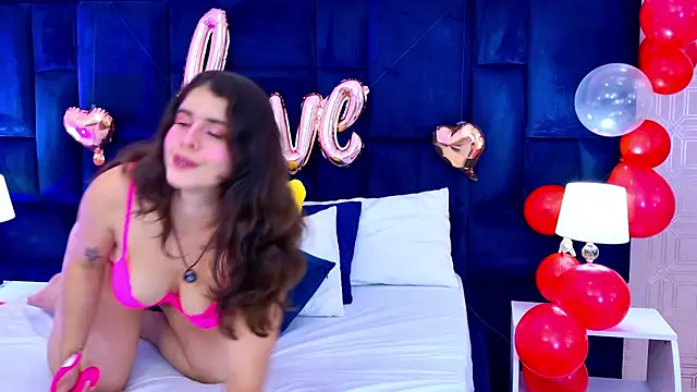 Snapshot of LexaDeRusso chatting on February 9, 8:02 pm LexaDeRusso online show from February 9, 8:02 pm