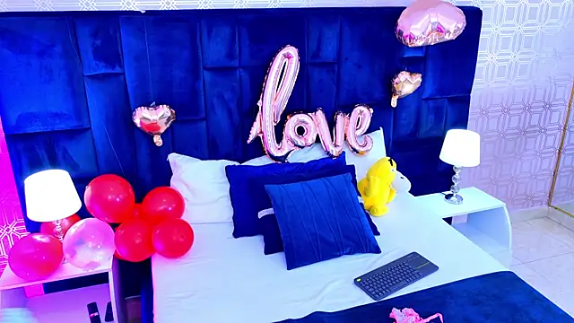 Snapshot of LexaDeRusso chatting on February 18, 7:43 pm LexaDeRusso online show from February 18, 7:43 pm