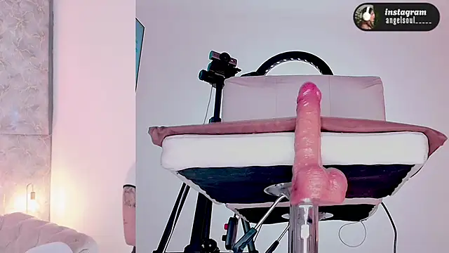 Angelst   online show from March 5, 8:21 am