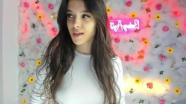 Snapshot of BabyAylin chatting on February 13, 7:13 am BabyAylin online show from February 13, 7:13 am