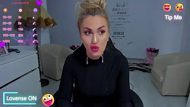 GlossyDiamondX online show from March 28, 10:26 am