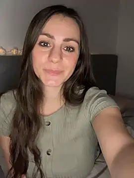 Snapshot of Loella-Rose chatting on January 2, 1:27 am Loella-Rose online show from January 2, 1:27 am