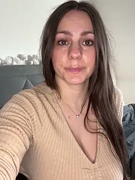 Snapshot of Loella-Rose chatting on December 15, 8:29 am Loella-Rose online show from December 15, 8:29 am