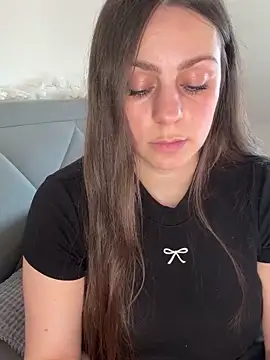 Snapshot of Loella-Rose chatting on December 21, 1:18 pm Loella-Rose online show from December 21, 1:18 pm