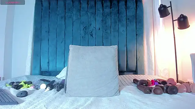 blondehorny69 online show from November 21, 7:45 pm