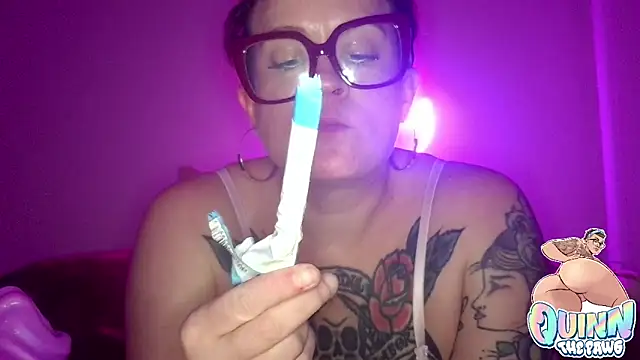 quinnmariexo online show from November 25, 4:56 am