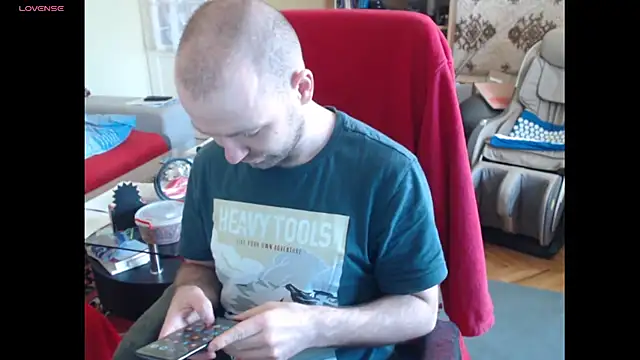 Snapshot of RealManHaveHairy chatting on March 8, 1:14 pm RealManHaveHairy online show from March 8, 1:14 pm