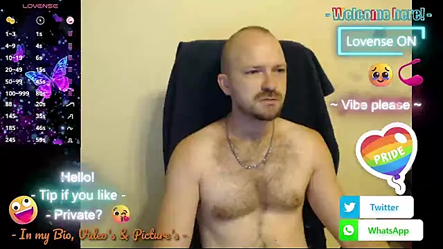 Snapshot of RealManHaveHairy chatting on September 10, 4:23 am RealManHaveHairy online show from September 10, 4:23 am
