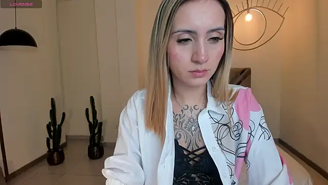 Snapshot of MollySundersX chatting on January 17, 8:45 pm MollySundersX online show from January 17, 8:45 pm