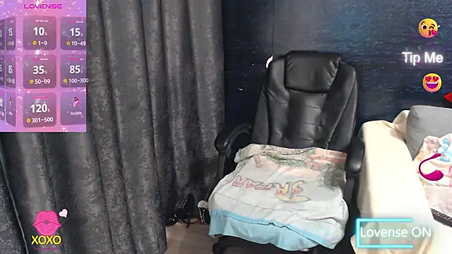 Snapshot of LadyAverrySquirt11 chatting on February 14, 7:07 am LadyAverrySquirt11 online show from February 14, 7:07 am