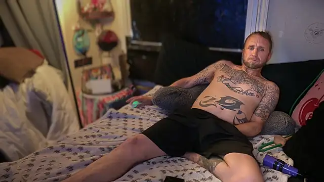 SexyDaddy303666 online show from August 2, 12:09 am