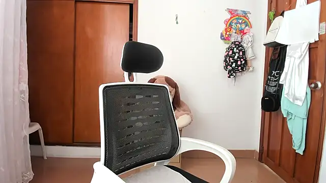 Snapshot of Adele_johnsonn1 chatting on October 29, 3:03 pm Adele johnsonn1 online show from October 29, 3:03 pm