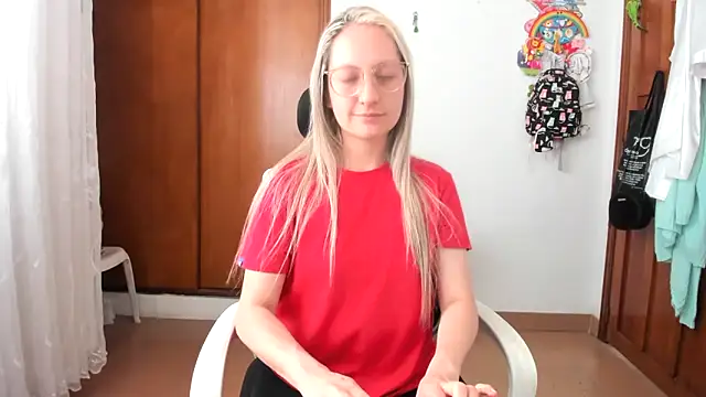 Snapshot of Adele_johnsonn1 chatting on November 3, 3:35 pm Adele johnsonn1 online show from November 3, 3:35 pm