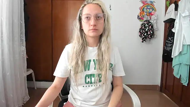 Snapshot of Adele_johnsonn1 chatting on November 11, 3:45 pm Adele johnsonn1 online show from November 11, 3:45 pm