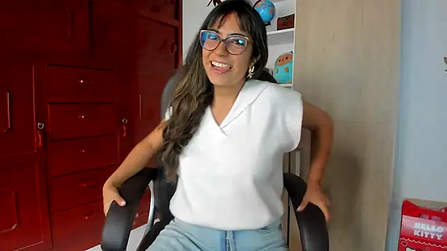 Snapshot of Isabellaa22_1 chatting on June 2, 8:11 pm Isabellaa22 1 online show from June 2, 8:11 pm