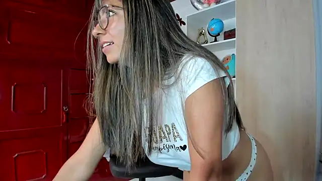 Snapshot of Isabellaa22_1 chatting on June 4, 6:25 pm Isabellaa22 1 online show from June 4, 6:25 pm
