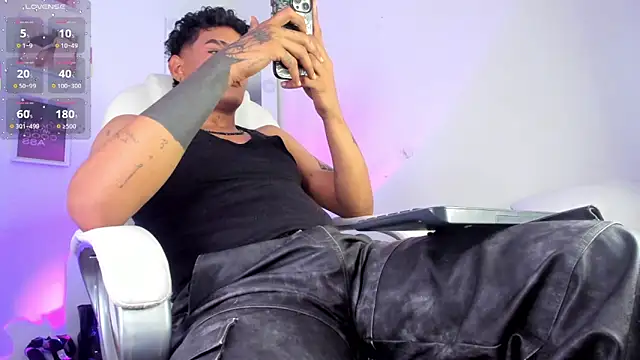 Snapshot of zack-fentty chatting on June 15, 2:52 pm zack-fentty online show from June 15, 2:52 pm