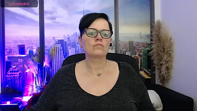 Snapshot of ninarandmann chatting on December 10, 6:06 pm ninarandmann online show from December 10, 6:06 pm