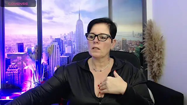 Snapshot of ninarandmann chatting on December 11, 5:15 pm ninarandmann online show from December 11, 5:15 pm